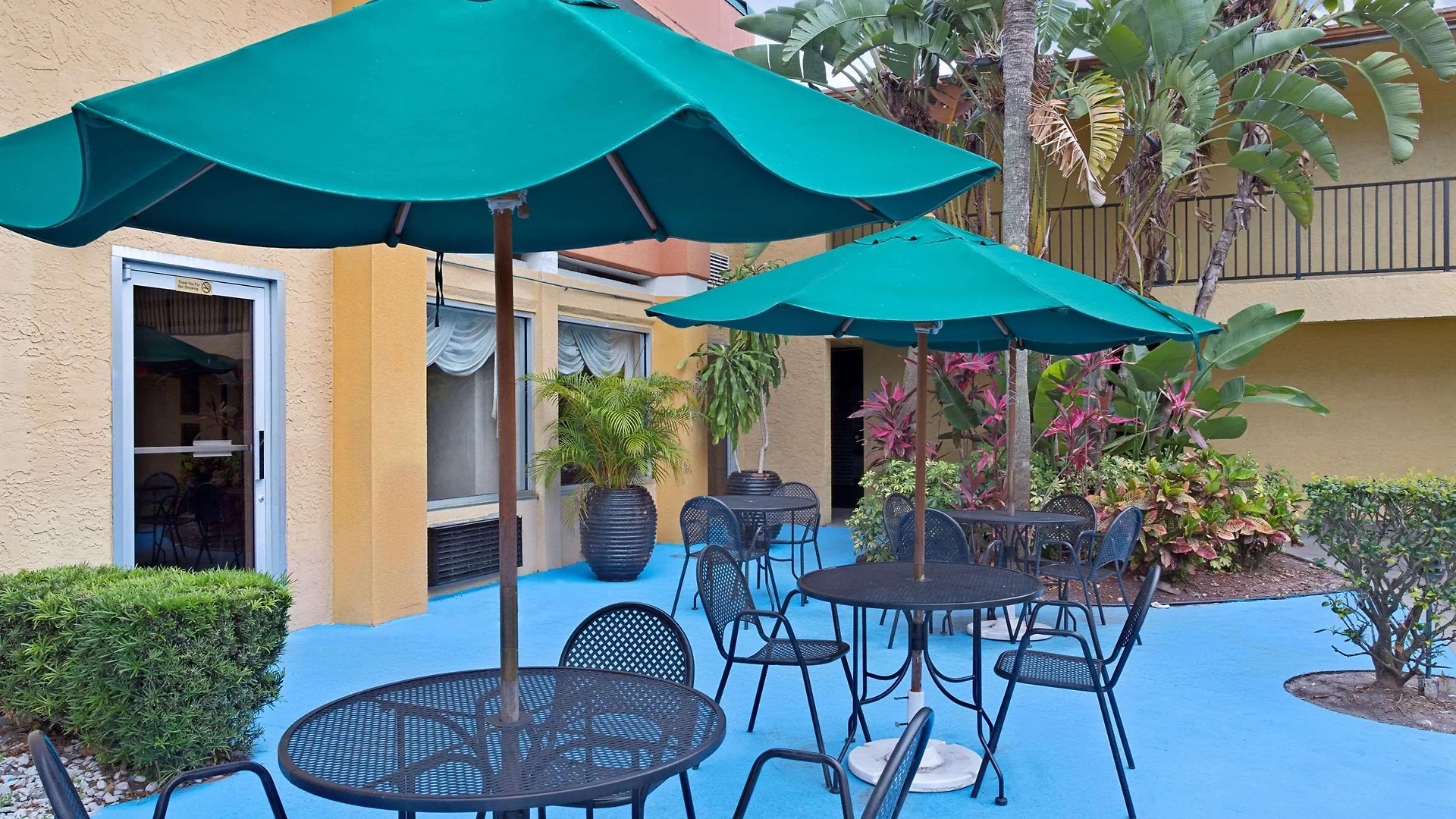 Hotel Garnet Inn & Suites Orlando