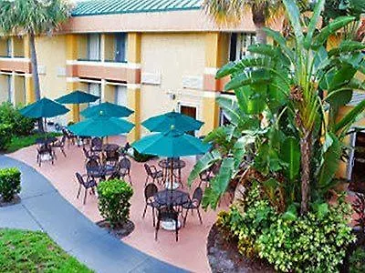 Garnet Inn & Suites Orlando Hotel