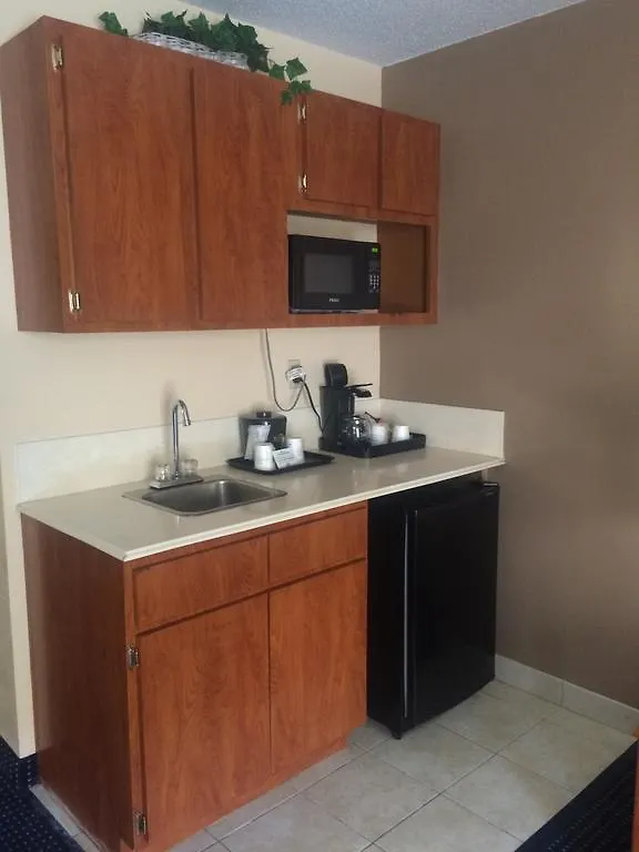 Garnet Inn & Suites Orlando Hotel