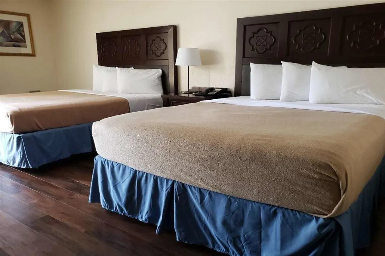 Garnet Inn & Suites Orlando Hotel
