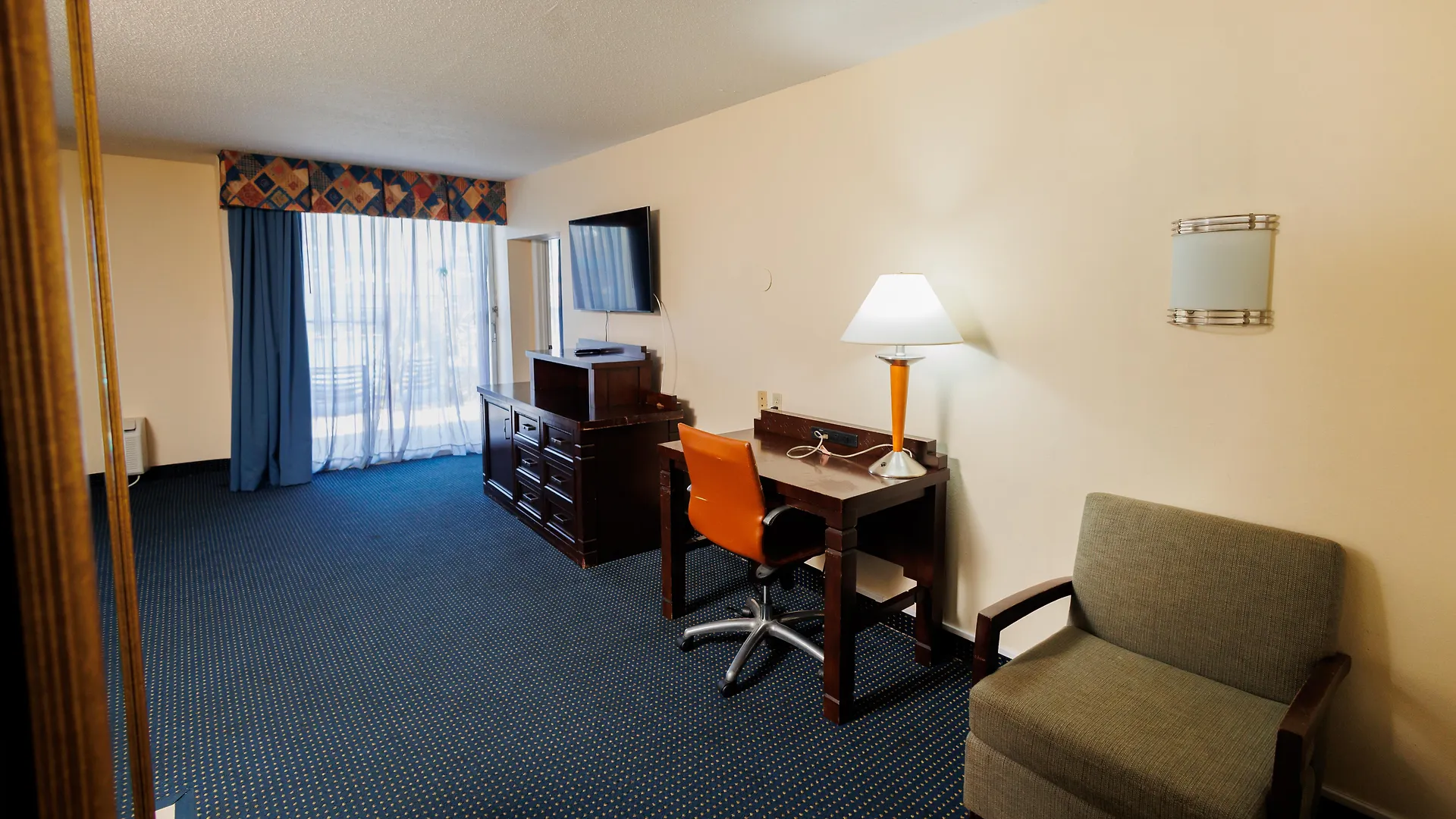 Hotel Garnet Inn & Suites Orlando