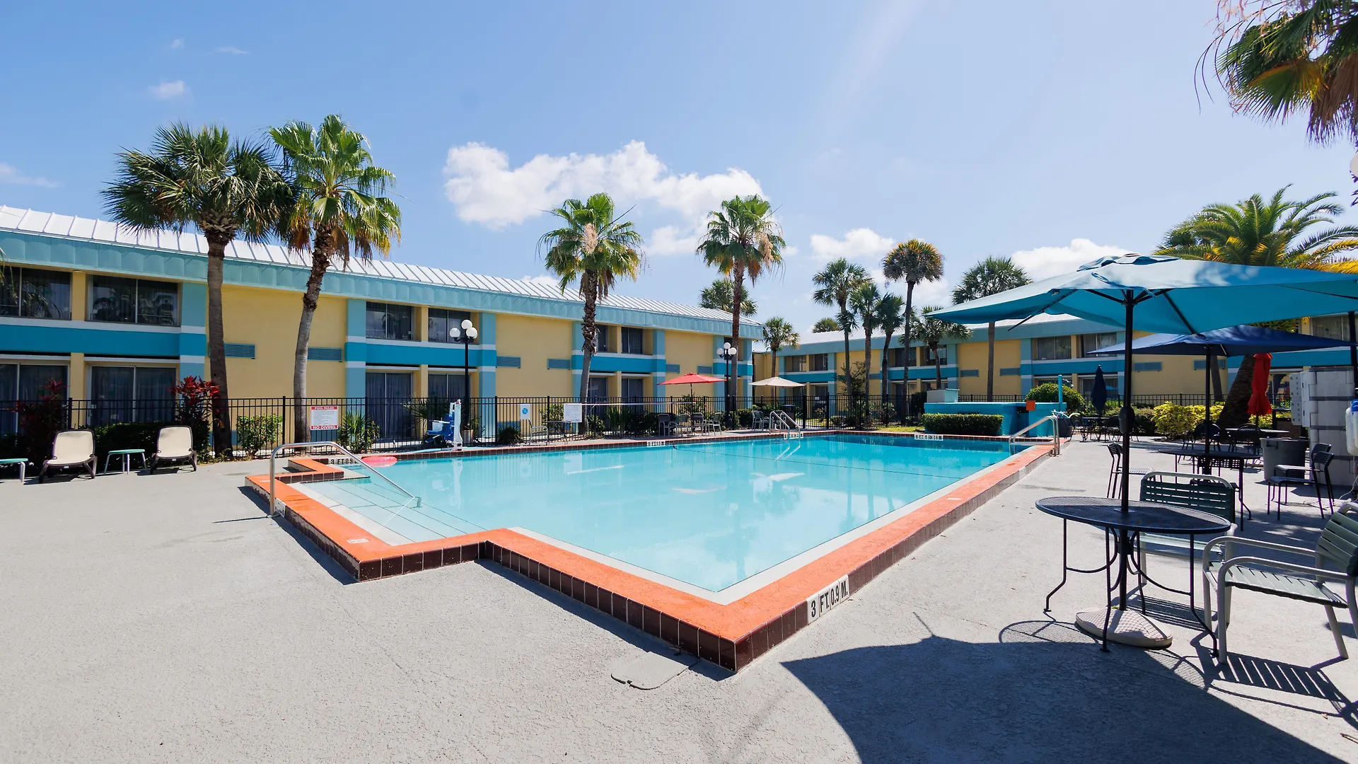 Hotel Garnet Inn & Suites Orlando