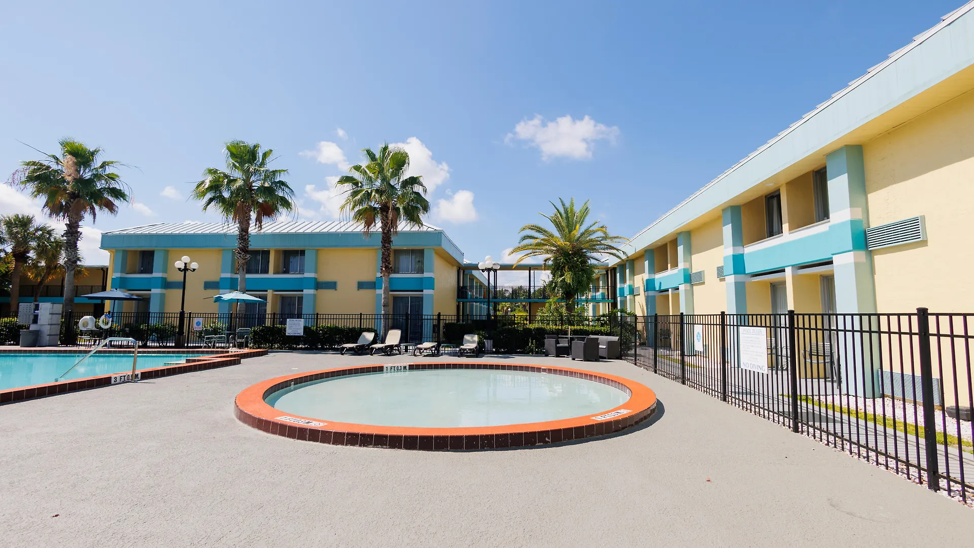 Garnet Inn & Suites Orlando