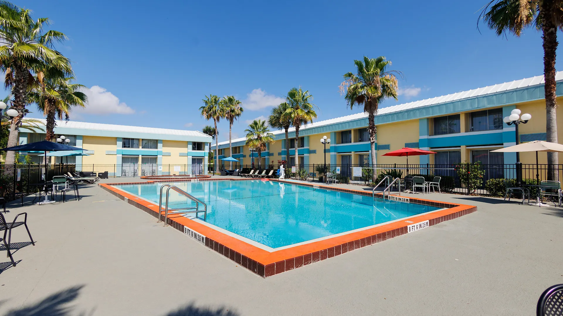 Garnet Inn & Suites Orlando Hotel