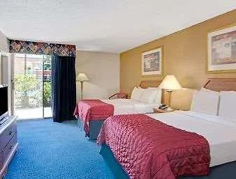 Hotel Garnet Inn & Suites Orlando
