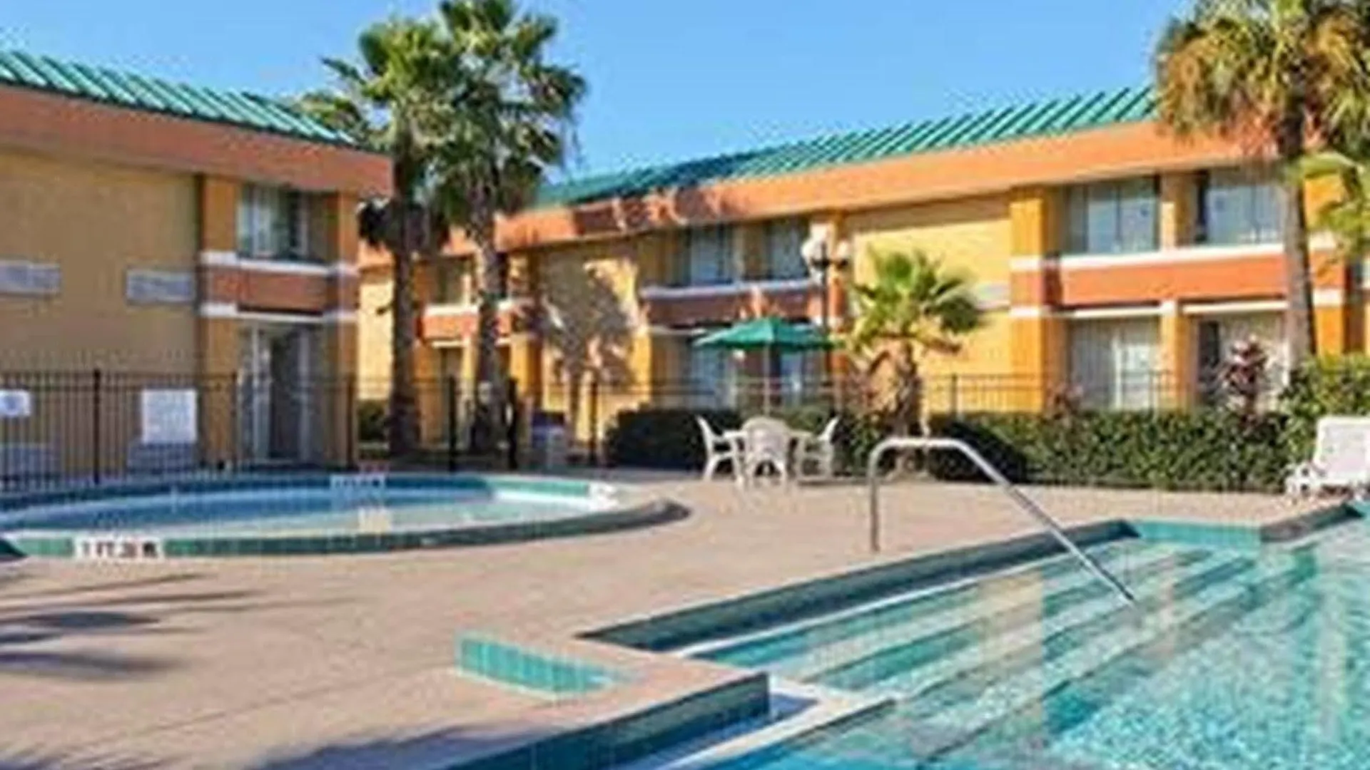 Garnet Inn & Suites Orlando 3*,