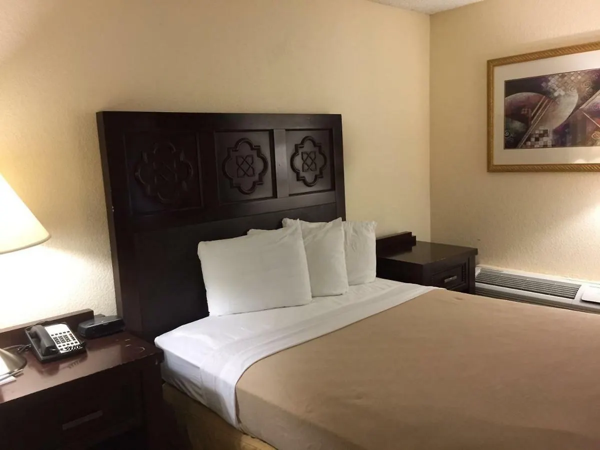 Garnet Inn & Suites Orlando Hotel